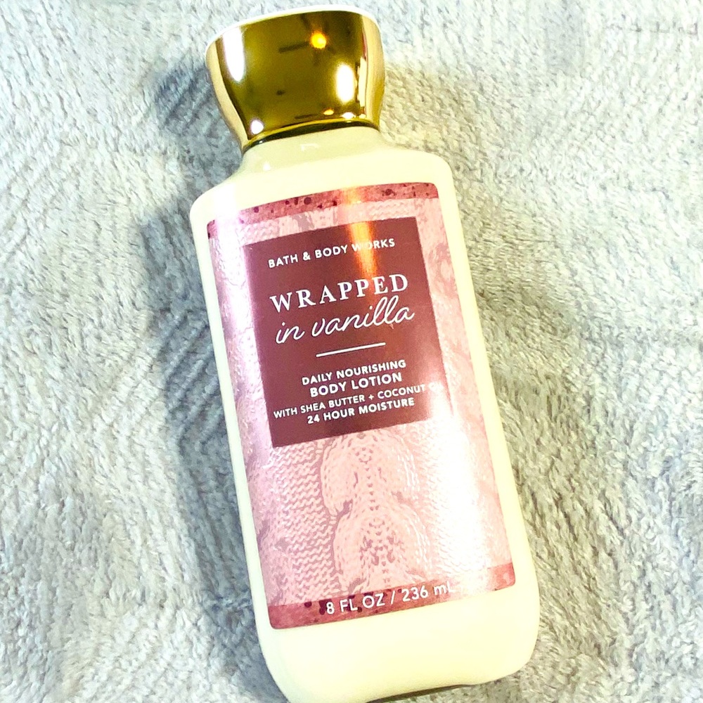Nwt Bath & Body Works Lotion Wrapped in vanilla full size